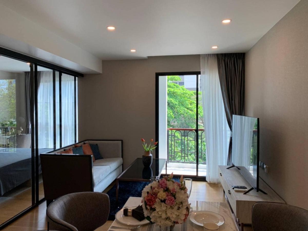 ณ วรา เรสซิเดนซ์ ( Na Vara Residence )