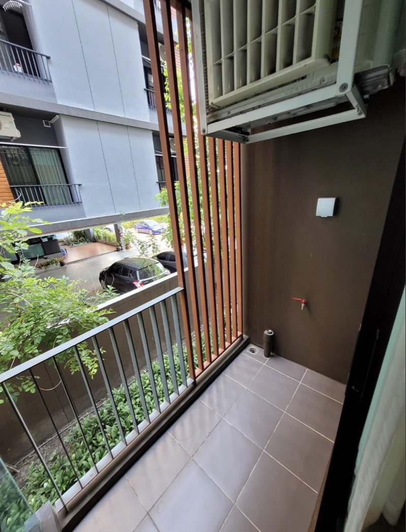 Brown Condo Ratchada 32 (บราวน์ คอนโด รัชดา 32)