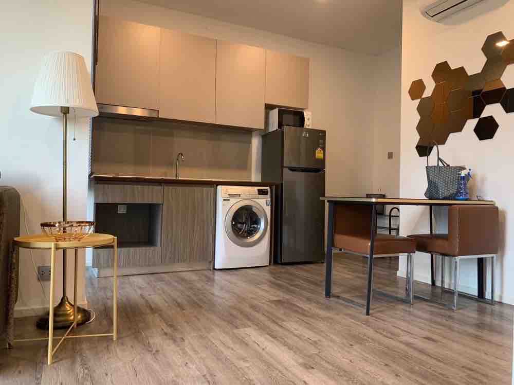 Brown Condo Ratchada 32 (บราวน์ คอนโด รัชดา 32)