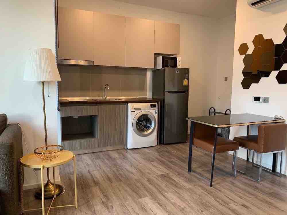 Brown Condo Ratchada 32 (บราวน์ คอนโด รัชดา 32)