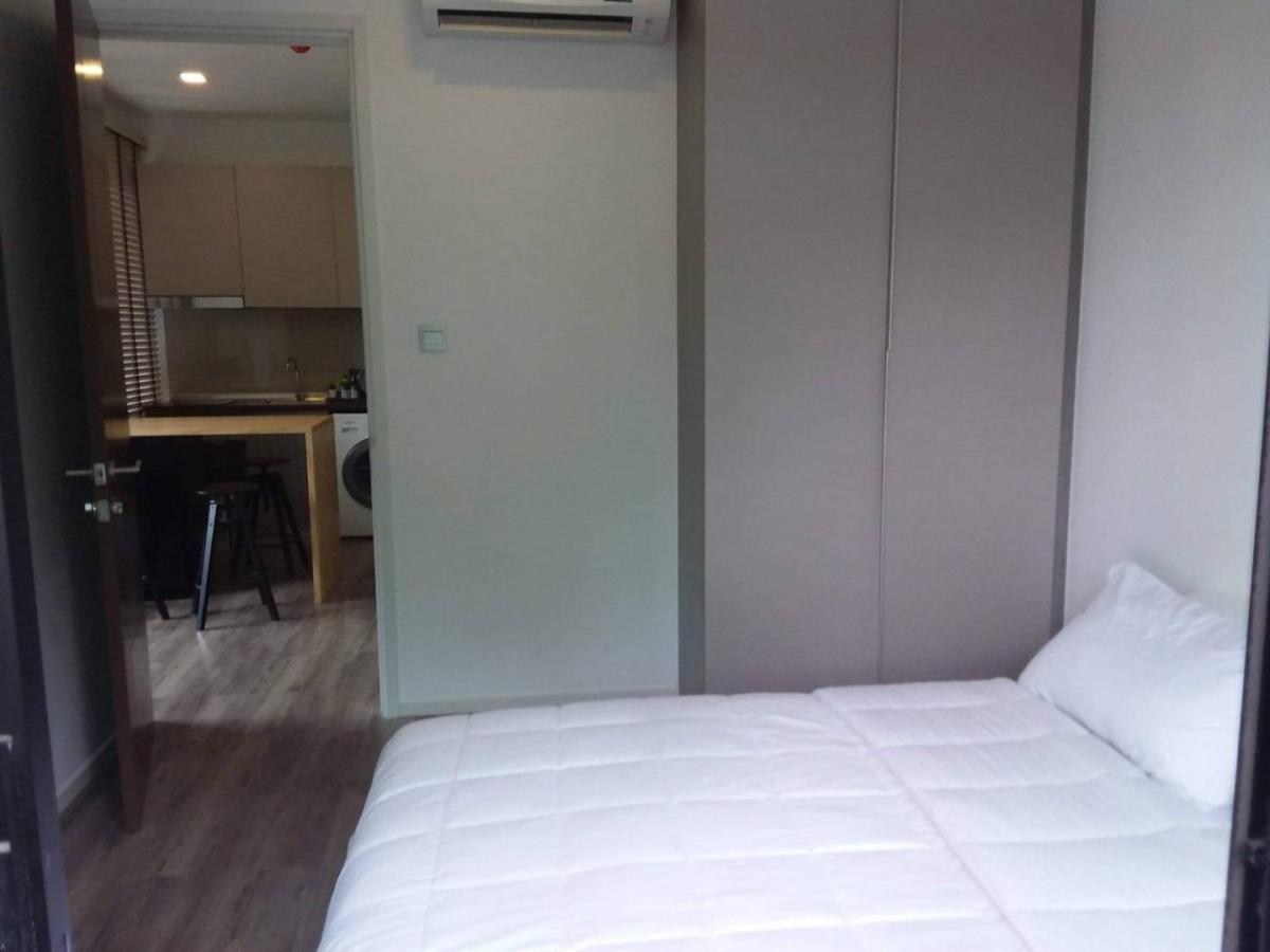 Brown Condo Ratchada 32 (บราวน์ คอนโด รัชดา 32)