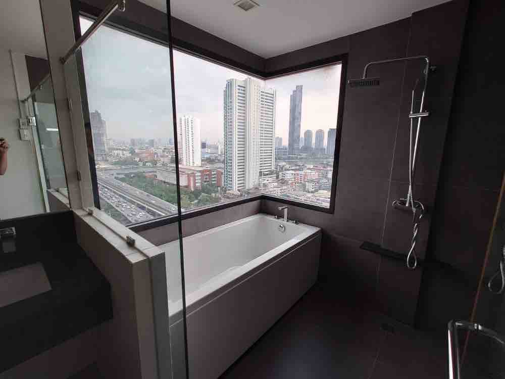 Urbano Absolute Sathon-Taksin (เออบาโน่ แอบโซลูท สาทร-ตากสิน)